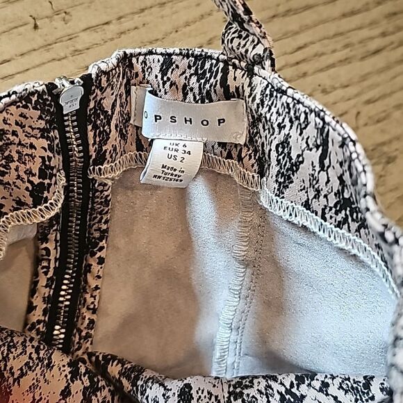 Snakeskin print jumpsuit with cutout size 2 Topshop - Picture 7 of 13